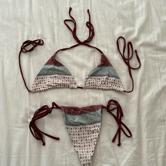 Frankie’s Bikini - Picture 1 of 1